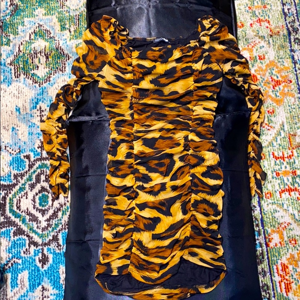 A bodycon runched mini long sleeve